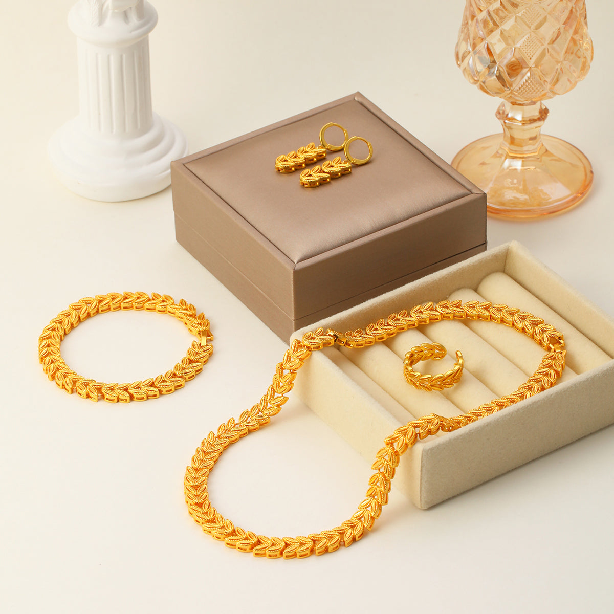 5pcs Retro Elegant 18k Gold Maple Leaf Women&
