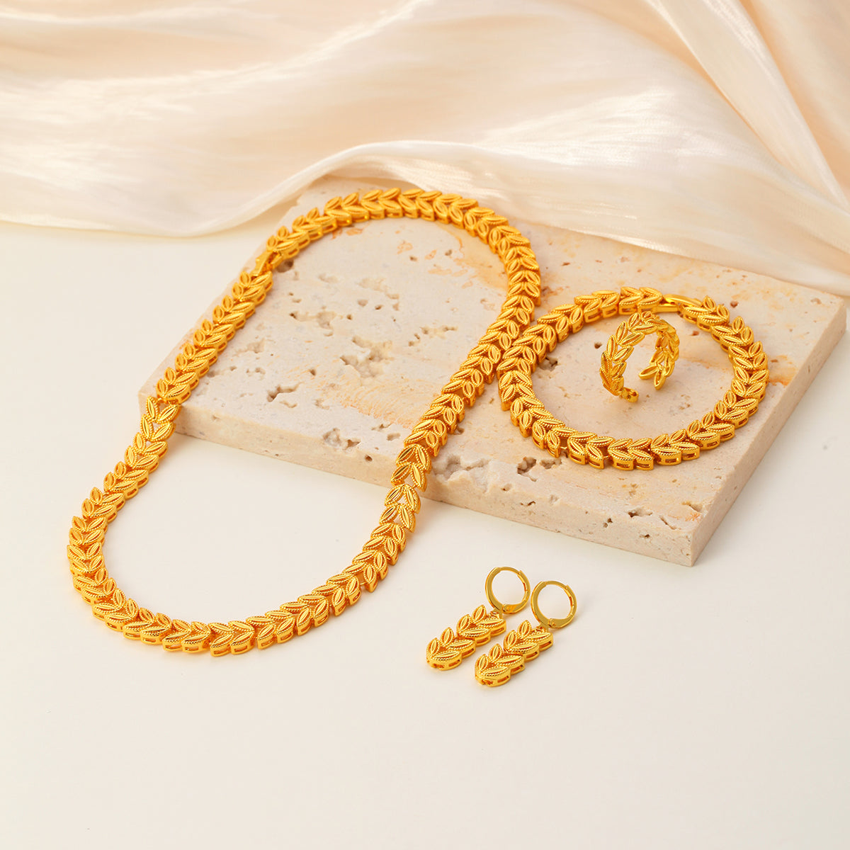 5pcs Retro Elegant 18k Gold Maple Leaf Women&