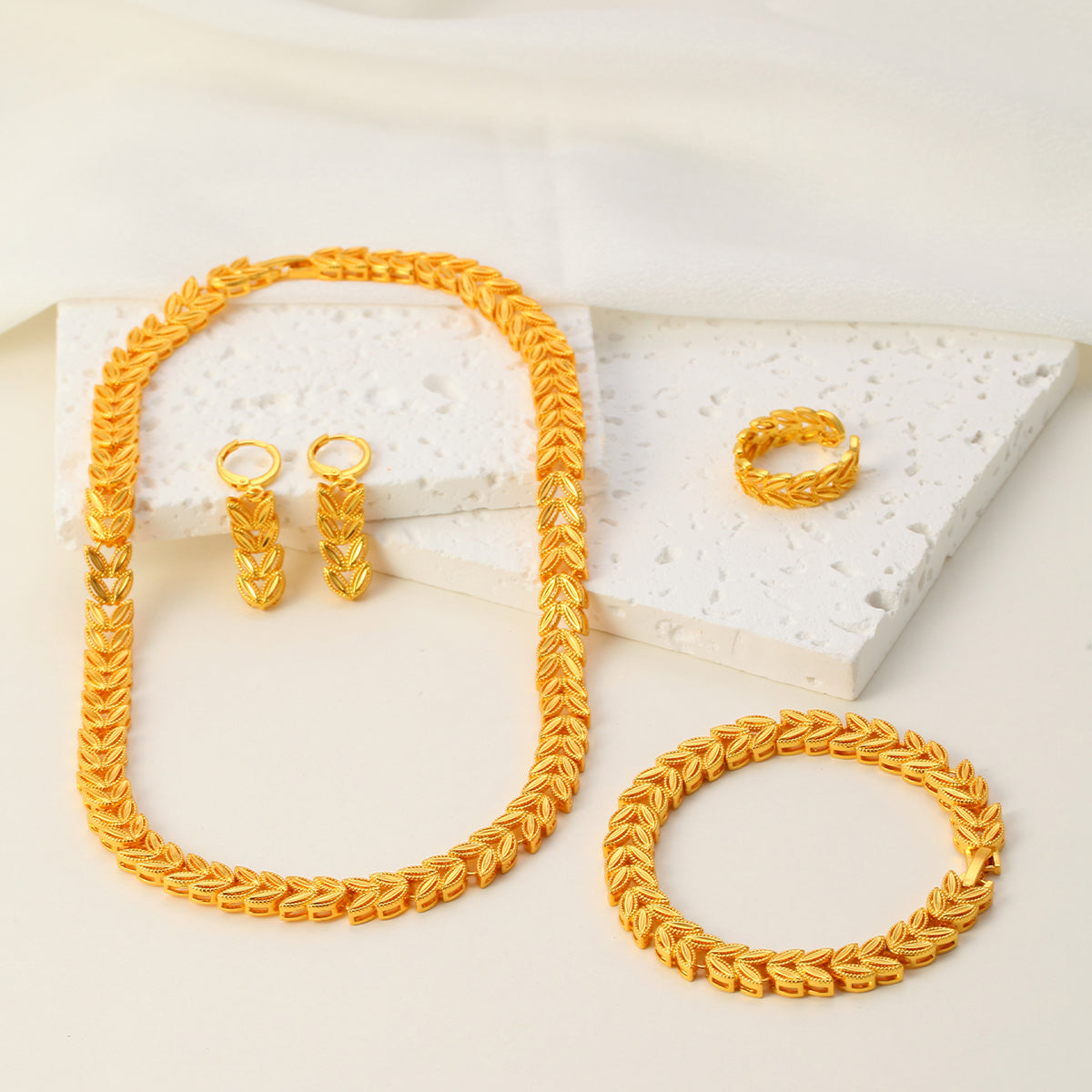 5pcs Retro Elegant 18k Gold Maple Leaf Women&